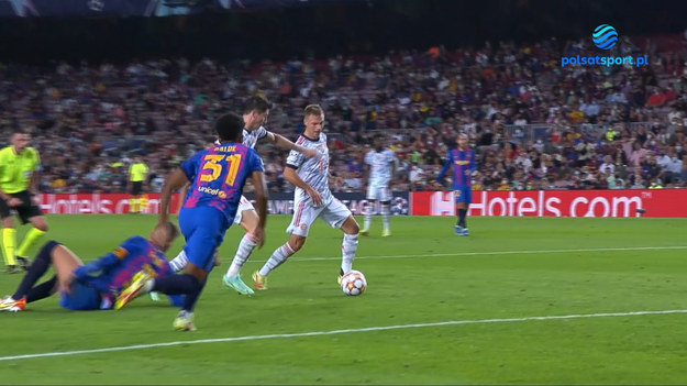 Bayern Monachium ponownie rozbił Barcelonę! Nieco ponad rok po wygranej 8-2 Bawarczycy znów zabawili się z Katalończykami, wygrywając 3-0. Dwie bramki zdobył niezawodny Robert Lewandowski, dla którego był to już 18. kolejny mecz dla Bayernu z golem.