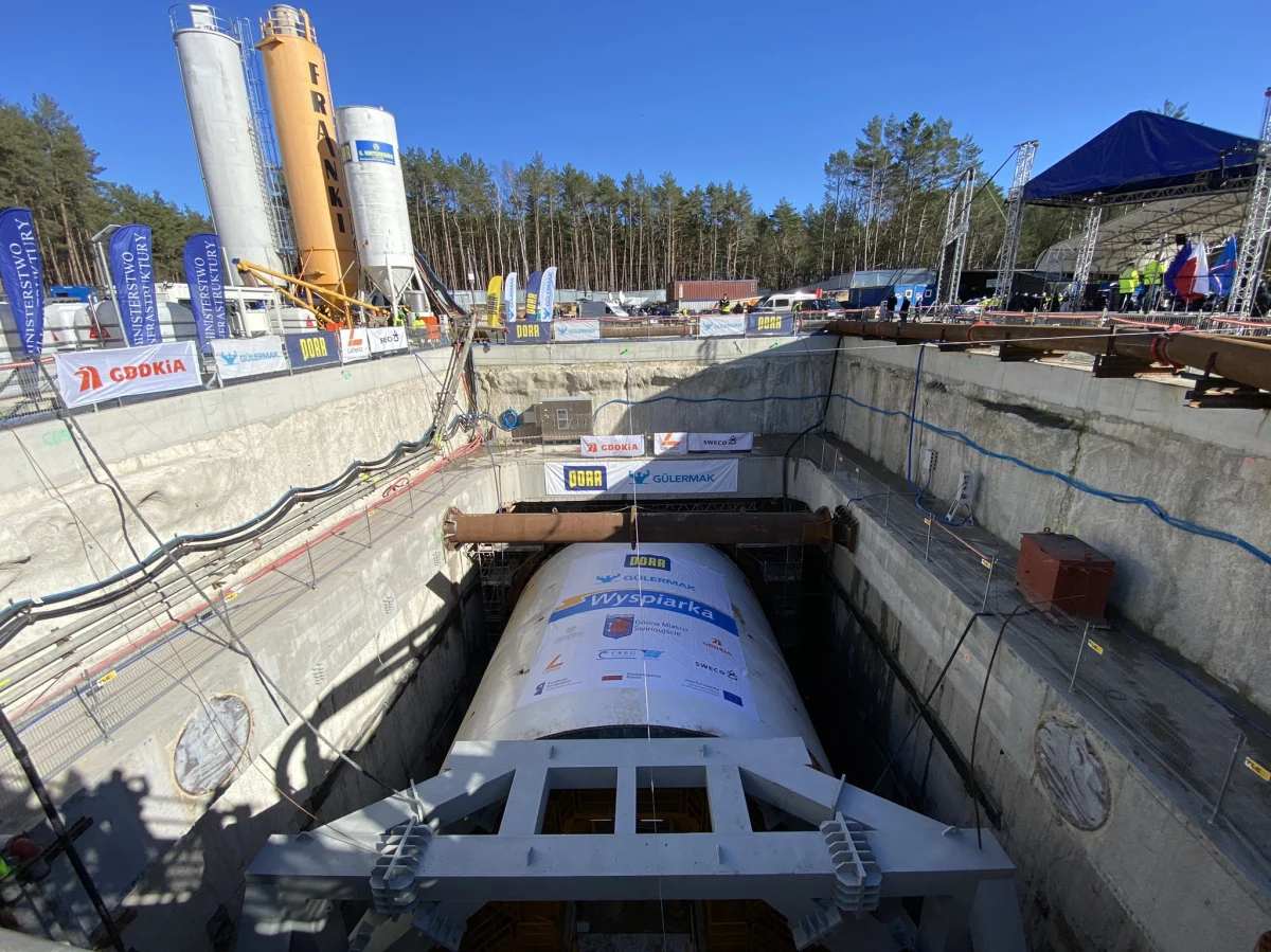 Już w czwartek mają się zakończyć prace przy drążeniu tunelu w Świnoujściu. Maszyna TBM ma dotrzeć do komory odbiorczej. 