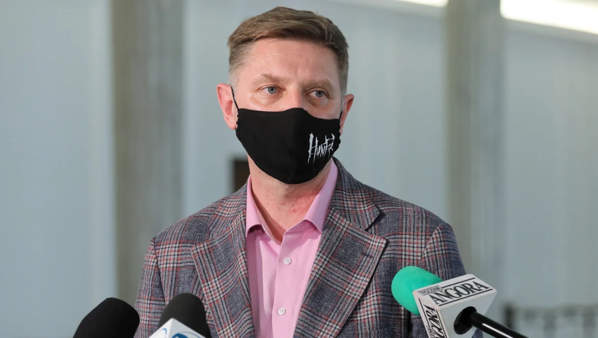 Poseł Andrzej Rozenek otrzymał karę nagany - poinformował PAP sekretarz klubu Dariusz Wieczorek po posiedzeniu prezydium klubu Lewicy, które spotkało się z Rozenkiem. Chodziło o jego wypowiedzi w mediach, które zdaniem wnioskodawców szkodziły ugrupowaniu. 