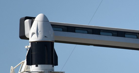 Chwilę po godzinie 2:00 czasu polskiego, kapsuła firmy SpaceX z czterema osobami na pokładzie wystartowała z Centrum Kosmicznego Johna F. Kennedy'ego na Florydzie. To pierwszy w pełni cywilny lot - zorganizowany przez firmę Elona Muska. Misji o nazwie Inspiration 4 przyświeca też charytatywny cel. Chodzi o miliony dolarów dla dziecięcego szpitala.