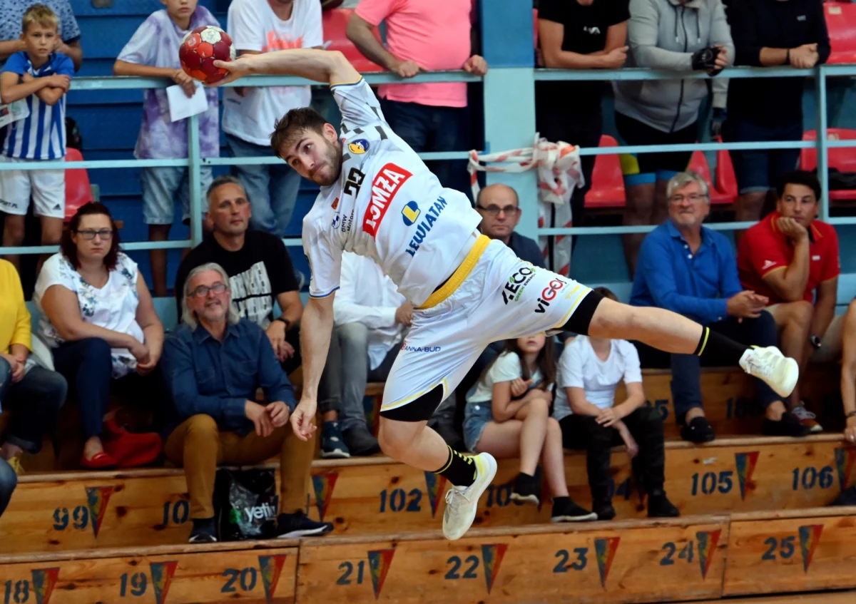 O 18:45 piłkarze ręczni Łomży Vive Kielce rozegrają pierwszy mecz fazy grupowej Ligi Mistrzów. Na początek kielczan czeka wyjazdowy mecz z Dinamem Bukareszt. To zespół, który chce dołączyć do ścisłej, europejskiej czołówki. W grupie mistrza Polski czekają także pojedynki m.in. z Barceloną, Paris Saint-Germain czy Telekomem Veszprem.