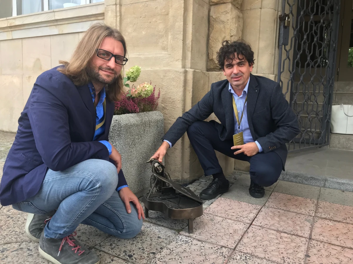 Do wrocławskich krasnali, które stoją w różnych częściach miast, dołączyła dziś kolejna figurka. Nie bez powodu zaprezentował ją Leszek Możdżer - jeden z najwybitniejszych polskich muzyków jazzowych i dyrektor artystyczny festiwalu "Jazz nad Odrą".