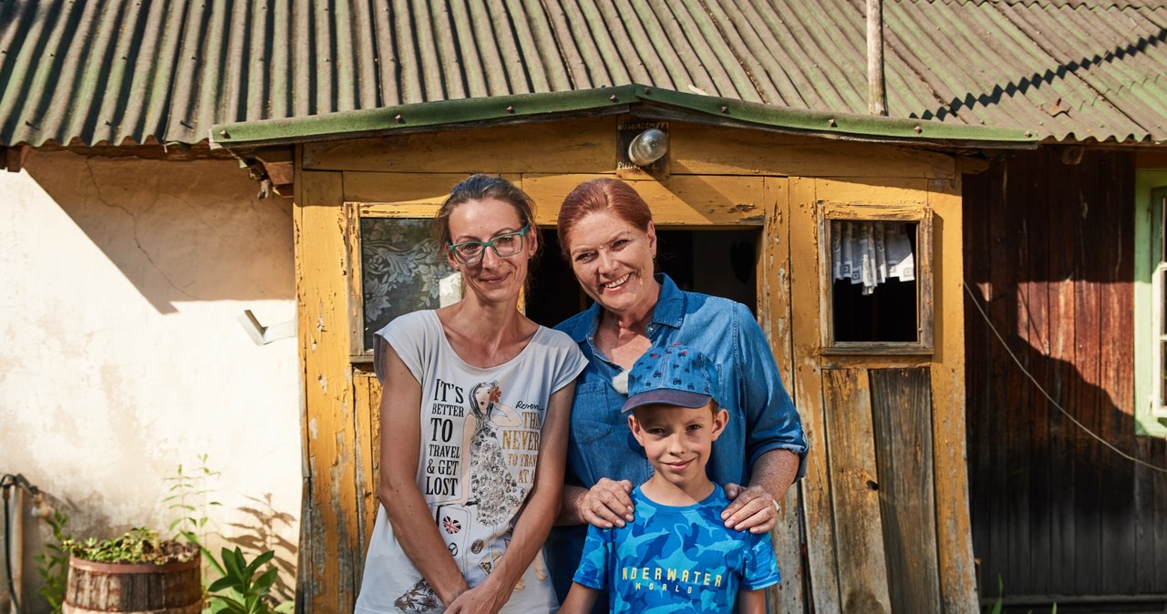 Przed nami kolejny odcinek 17. sezonu programu "Nasz nowy dom". W tym odcinku ekipa odwiedzi Pieńki Rzewińskie - wieś na północnym Mazowszu. W maleńkim drewnianym domu mieszkają tu mama i syn - pani Anna i ośmioletni Antoś. 