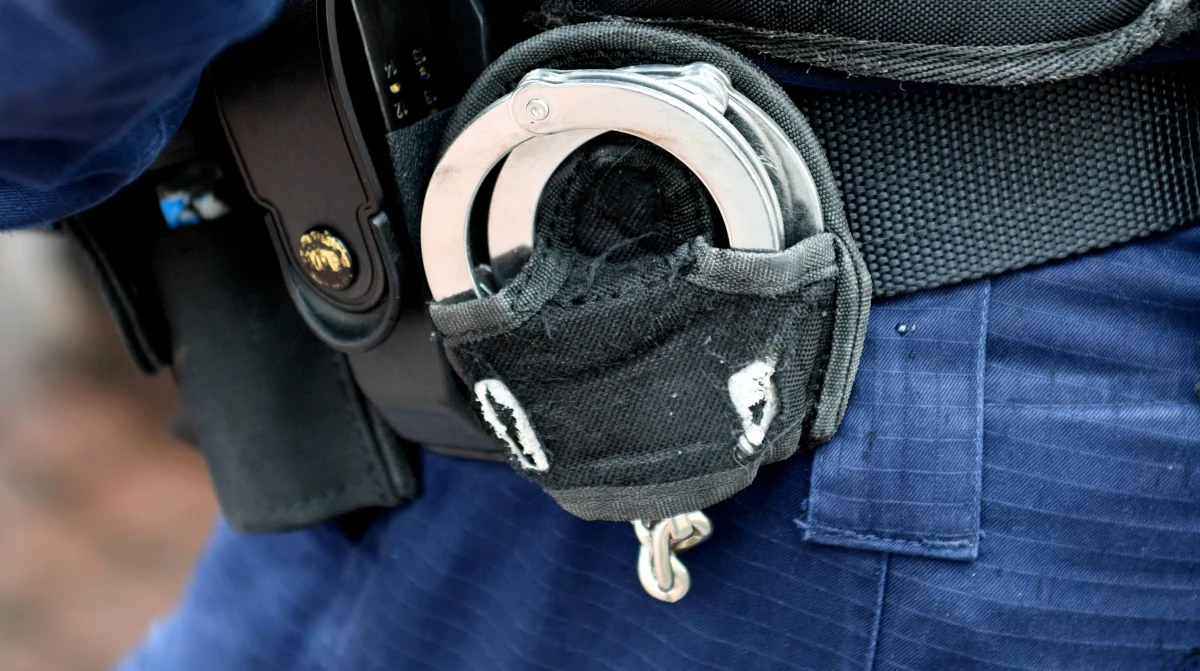 ​Policjanta z Komendy Miejskiej Policji w Piotrkowie Trybunalskim ukradła sukienkę i została złapana na gorącym uczynku. Wszczęto postępowanie dyscyplinarne i administracyjne w sprawie wydalenia funkcjonariuszki ze służby.