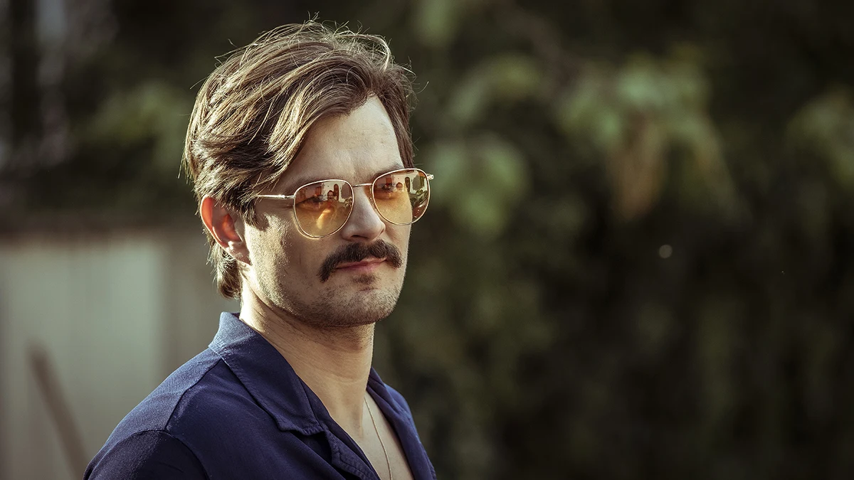 17 września do kin wchodzi film "Najmro" w reżyserii Mateusza Rakowicza. To komedia akcji, ale też historia miłosna. Film inspirowany barwną postacią Zdzisława Najmrodzkiego, w latach 80. króla złodziei i króla ucieczek. "Nasz Najmrodzki jest postacią na modłę komiksową, to jest takie kino marvelowskie" - mówi w RMF FM grający główną rolę Dawid Ogrodnik. 