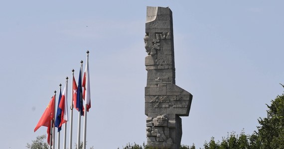 Gdańsk poinformował, że Naczelny Sąd Administracyjny wydał wyrok, zgodnie z którym działka z pomnikiem Obrońców Wybrzeża na Westerplatte wraca w posiadanie miasta. Wkrótce potem oświadczenie wydało Muzeum II Wojny Światowej, które spiera się o teren. Ale w tym oświadczeniu placówka przekonuje, że zgodnie z wyrokiem NSA pozostaje pełnoprawnym posiadaczem nieruchomości. 