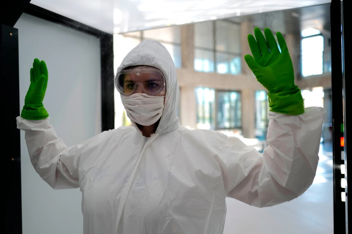 Ciężarna kobieta, przecząca istnieniu pandemii koronawirusa i przeciwna szczepionkom, udała się do szpitala na poród w towarzystwie swojego partnera i… adwokata, który miał pomóc jej bronić prawa do niezakładania maseczki. O historii z La Fe w Hiszpanii poinformowało radio Onda Zero, powołujące się na źródła w regionalnym ministerstwie zdrowia.