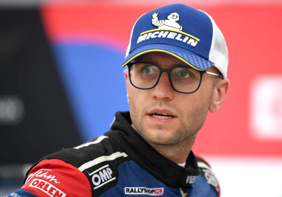 Wicelider rajdowych mistrzostw Europy Mikołaj Marczyk (Skoda Fabia Rally2 Evo) jest szósty po pierwszym etapie Rajdu Azorów, piątej rundy cyklu. Prowadzi Hiszpan Dani Sordo (Hyundai I20 R5).