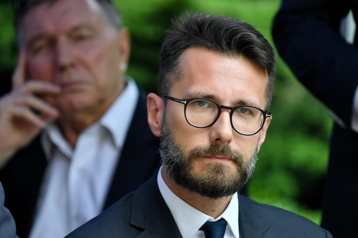 "​Jeśli mielibyśmy rozmawiać o zmianie konstytucji, to są inne sprawy, które zdaniem PiS powinny znaleźć się w ustawie zasadniczej; pomimo propagandowego charakteru propozycji Donalda Tuska odpowiednie władze PiS zajmą się tym tematem" - powiedział zastępca rzecznika PiS Radosław Fogiel.