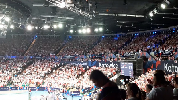 Polscy siatkarze chcą zmazać plamę po igrzyskach olimpijskich. Na razie im się to udaje. W mistrzostwach Europy idą, jak burza. W półfinale zmierzą się ze Słowenią.
Na dwóch ostatnich mistrzostwach Europy "Biało-Czerwoni" odpadali właśnie z tym rywalem. Na ostatniej imprezie Słoweńcy wyeliminowali naszą drużynę właśnie w półfinale. Polacy są żądni rewanżu.

Transmisja meczu naszej reprezentacji w Polsacie Sport i Polsat Box Go.
