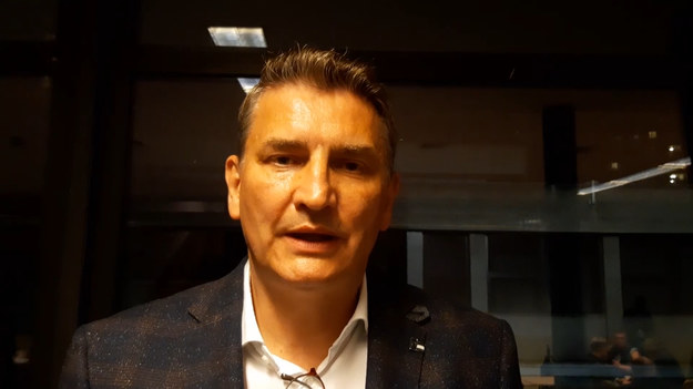Witold Roman: Zabrakło zimnej krwi, chęci ogrania, a nie chęci wbicia przeciwnika w parkiet. Myślę, że robiliśmy wszystko, aby skończyć piłkę w boisku, a nie chcieliśmy wygrać cwaną zagrywką. 