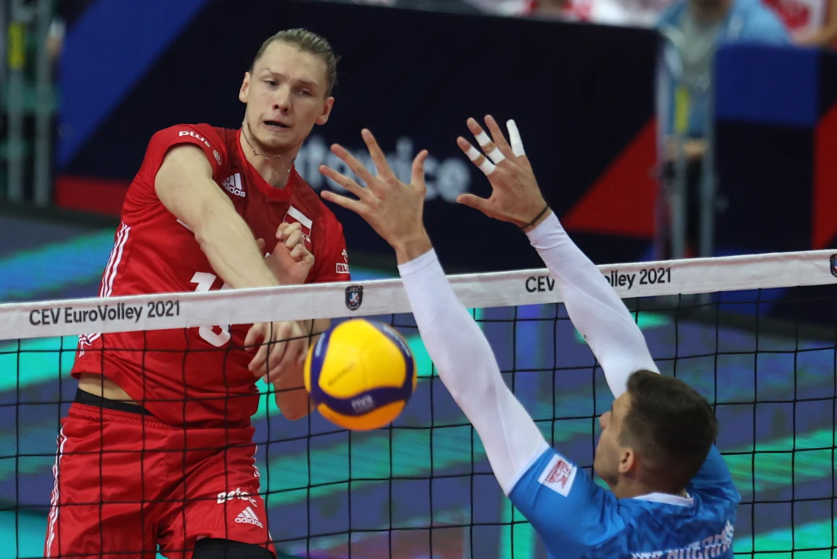 „Nie uważam, żebyśmy mieli do czynienia z jakąś klątwą Słowenii. To jest topowa europejska drużyna” – stwierdził siatkarz reprezentacji Polski Jakub Kochanowski po tym, jak biało-czerwoni przegrali ze Słowenią półfinał mistrzostw Europy . „Mecz się rozegrał na niuansach, to jest piękno tego sportu” – dodał rozgrywający Fabian Drzyzga.