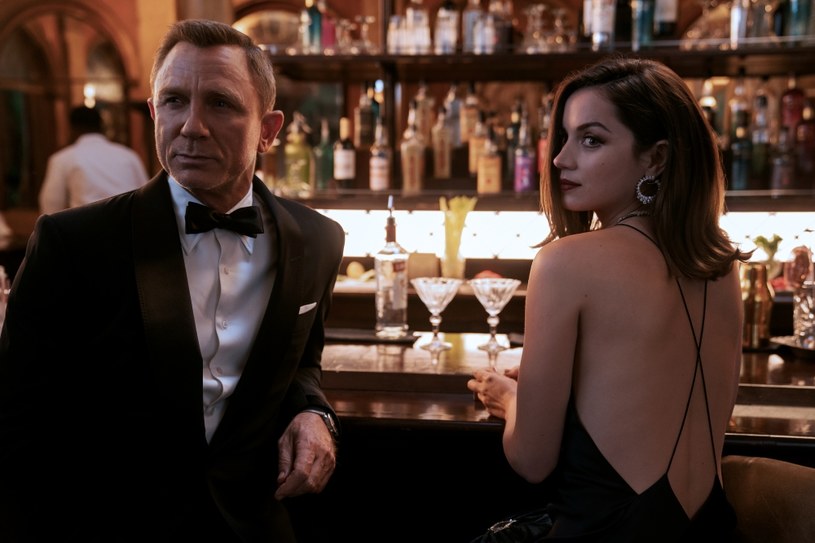 "Nie czas umierać" - dwudziesty piąty film serii, a przy tym piąty i ostatni z Danielem Craigiem w roli agenta 007 - zadebiutował w polskich kinach w ubiegły piątek, 1 października. W pierwszy weekend wyświetlania tytuł zgromadził rekordową widownię - ponad 440 tys. osób.