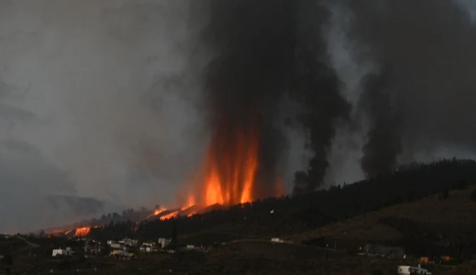 Hiszpania: Wybuch wulkanu Cumbre Vieja. Czarne chmury nad kanaryjską wyspą