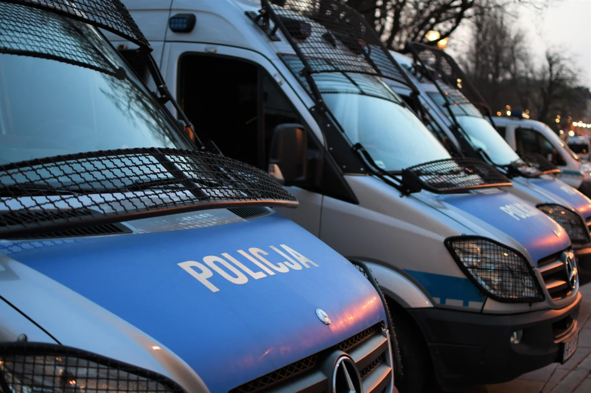 Na terenie dwóch krajów ścigany był pochodzący z Rosji złodziej, który na Śląsku ukradł samochód za ponad milion złotych. Mężczyznę zatrzymano w Czechach. W pościgu brali udział śląscy i czescy policjanci.