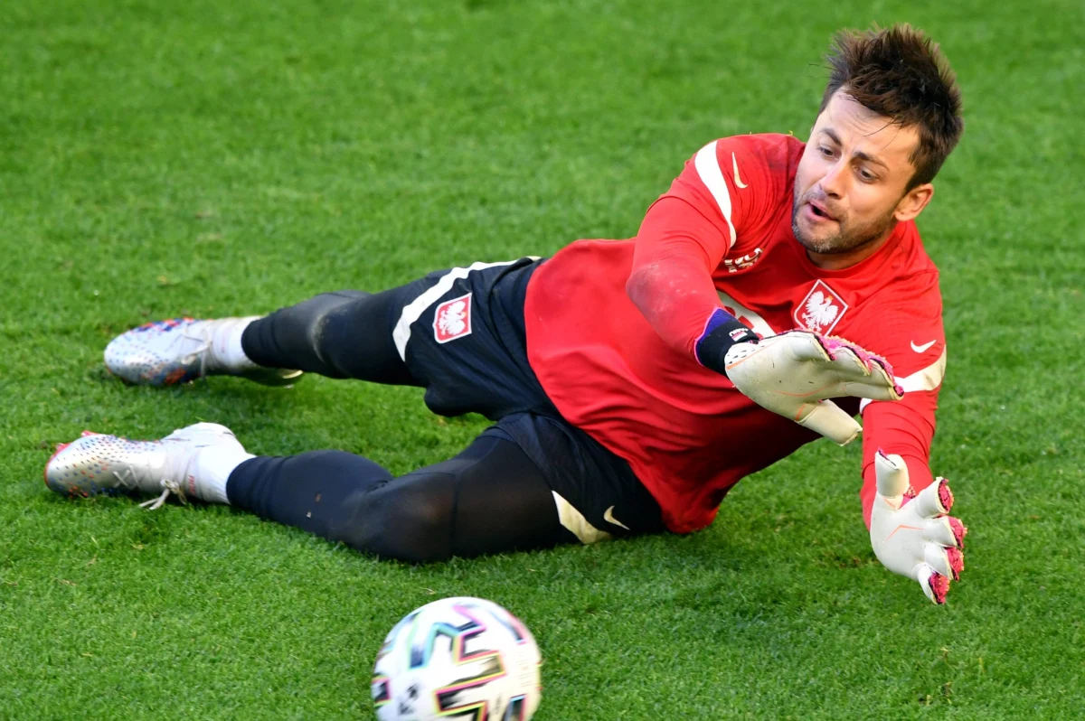 Łukasz Fabiański został po raz ostatni powołany do piłkarskiej kadry. 36-letni bramkarz West Ham United ogłosił zakończenie kariery międzynarodowej, a 9 października pożegna się z kibicami w meczu eliminacji mistrzostw świata z San Marino. Trzy dni później Polska zagra z Albanią.