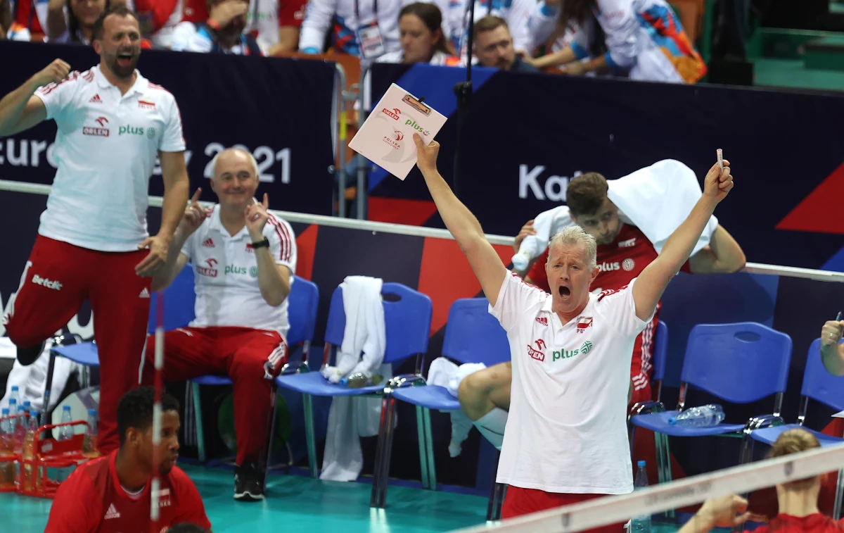 Trener Vital Heynen nie kryje, że pożegnanie z reprezentacją Polski siatkarzy, do którego doszło w szatni po wywalczeniu brązowego medalu mistrzostw Europy, było bardzo emocjonalne. "Nigdy nie płakałem tak bardzo" - napisał w poniedziałek na Twitterze szkoleniowiec.