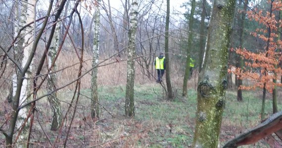 Szczęśliwie zakończyły się poszukiwania 73-letniego mężczyzny, który wszedł na grzyby i stracił orientację w terenie. Na szczęście miał przy sobie naładowany telefon komórkowy. O pomoc poprosił policjantów.