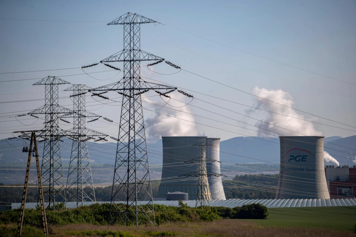 Polska została zobowiązana do zapłaty na rzecz Komisji Europejskiej 500 tys. euro dziennie – poinformował Trybunał Sprawiedliwości Unii Europejskiej. To kara za niezaprzestanie wydobycia węgla brunatnego w kopalni Turów w pobliżu czeskiej granicy.