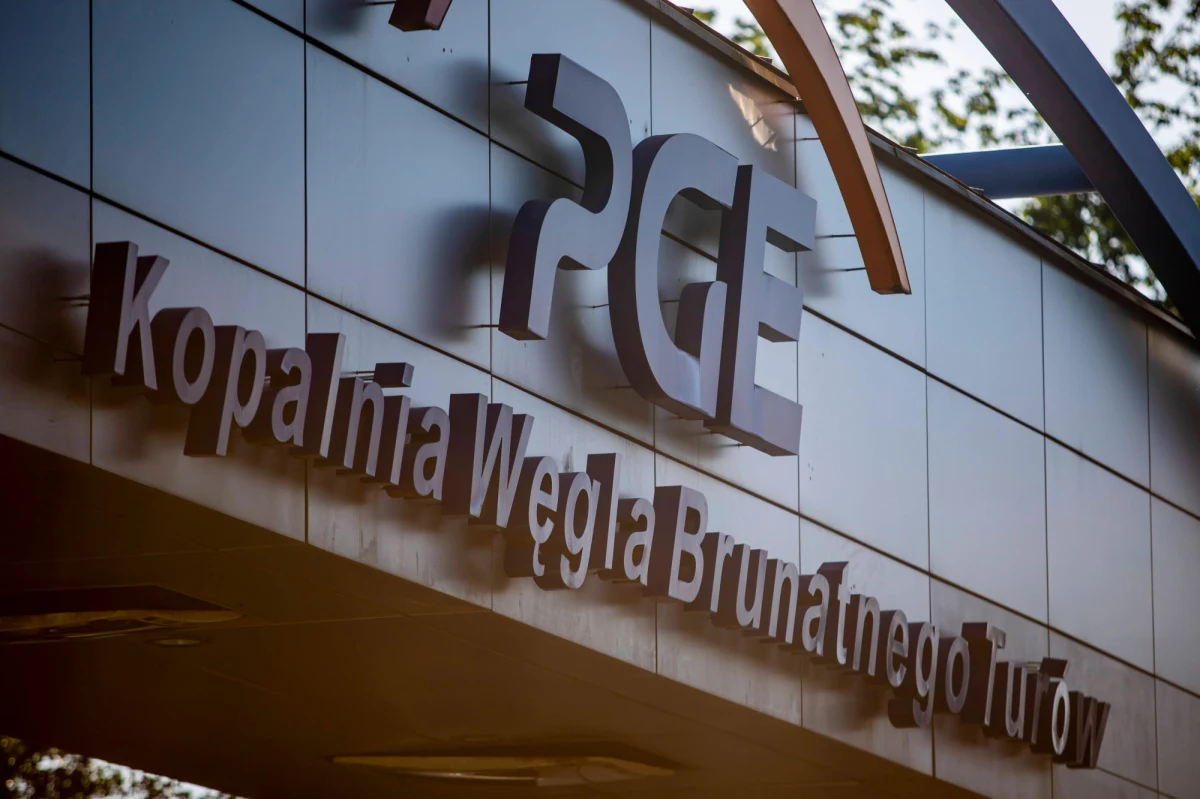 Decyzja Trybunału Sprawiedliwości UE dotycząca 0,5 mln euro kary dla Polski za każdy dzień pracy kopalni węgla brunatnego Turów "jest dość kuriozalna"; "my się z nią całkowicie nie godzimy" - skomentował w poniedziałek prezes Polskiej Grupy Energetycznej Wojciech Dąbrowski.