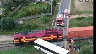 Wypadek na przejeździe w Wielkopolsce: Pociąg uderzył w autobus