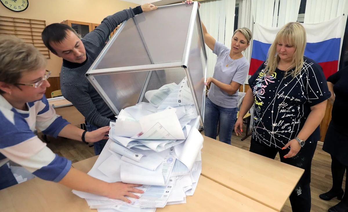 Po przeliczeniu 100 proc. głosów w wyborach parlamentarnych w Rosji rządząca Jedna Rosja zdobyła 49,82 proc. głosów - podała Centralna Komisja Wyborcza. Komunistyczna Partia Federacji Rosyjskiej (KPRF) uzyskała 18,93 proc. głosów. 