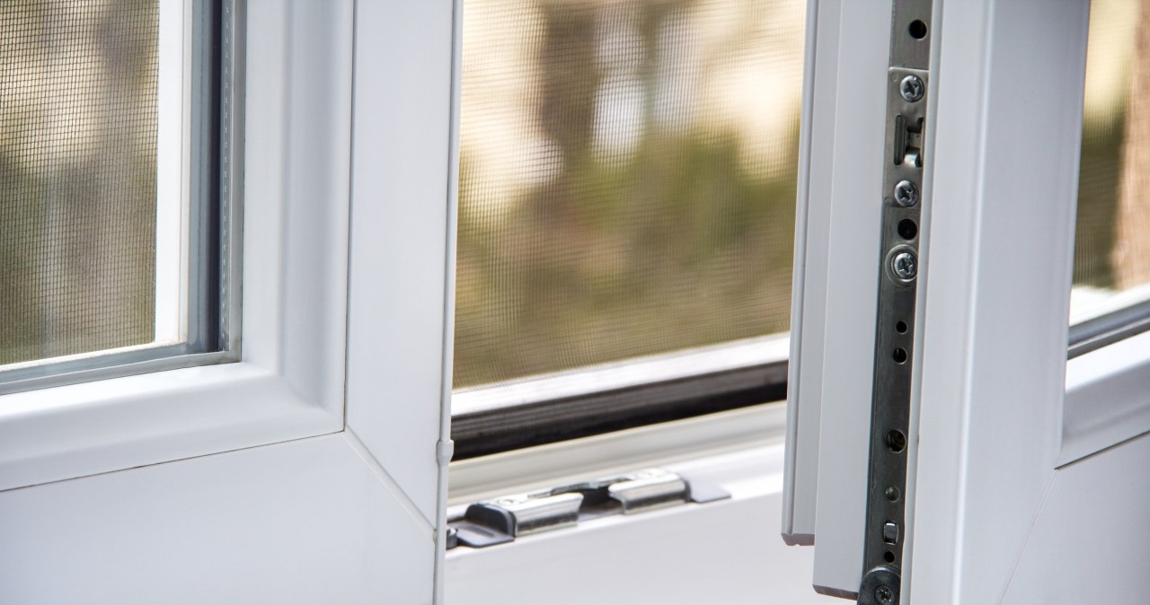 Wietrzysz mieszkanie w ten sposób? To dlatego rozwija się wilgoć i pleśń