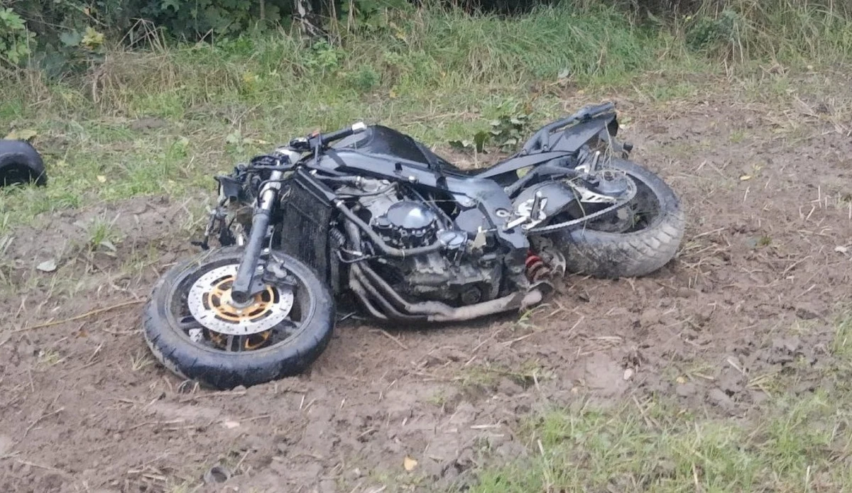 Policja wyjaśnia okoliczności wypadku, w którym 33-letni motocyklista potrącił pieszego. Do wypadku doszło rano w miejscowości Polskowola na Lubelszczyźnie. 52-letni pieszy zginął na miejscu.