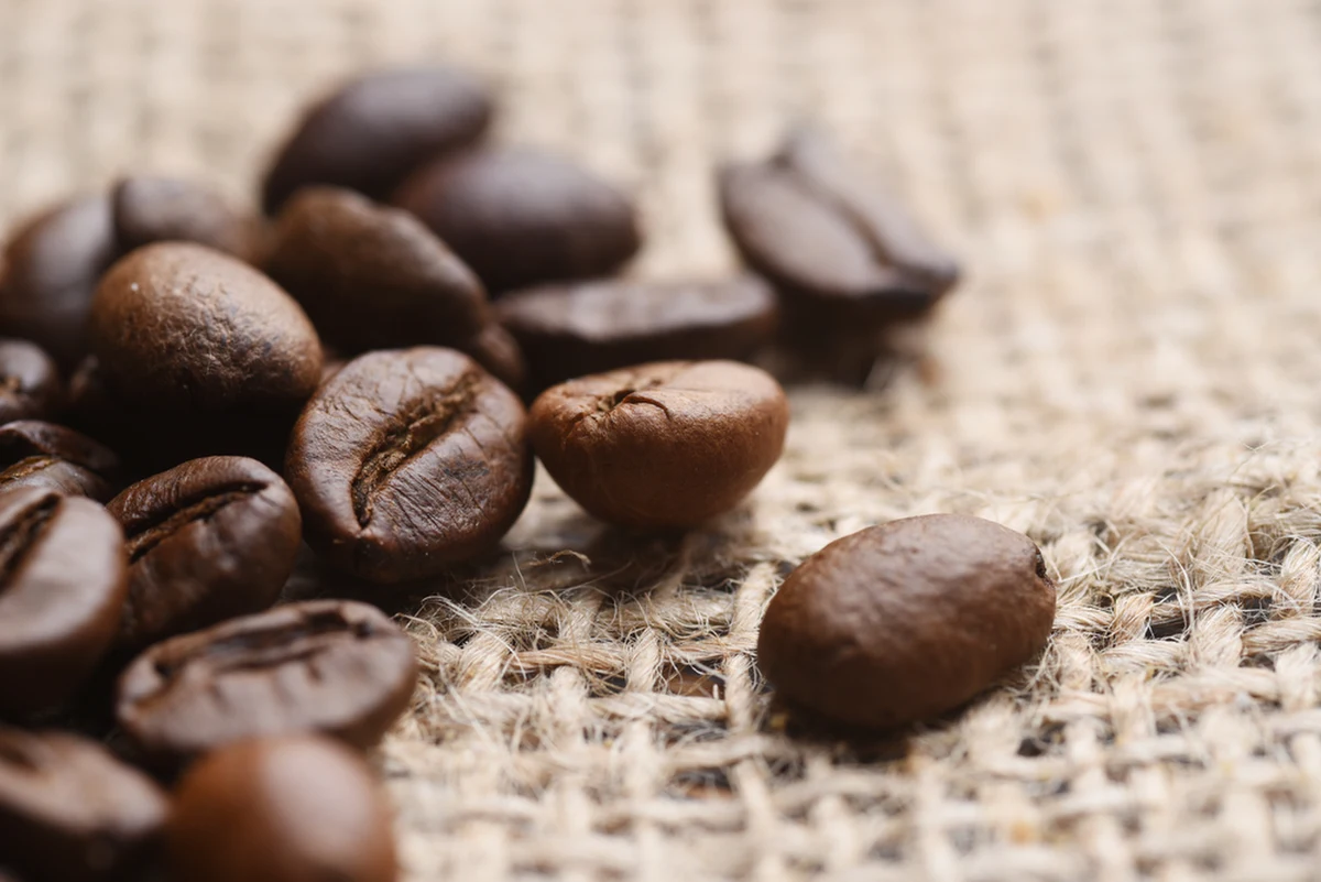 Kawa znów drożeje. Tym razem ostro w górę idą ceny podstawowej odmiany robusta. Główne powody to pogoda w Brazylii i... brak kontenerów w Wietnamie. 