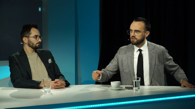 W drugim odcinku programu "Do jednej bramki" w tym sezonie gośćmi Pawła Ciszka byli Mateusz Święcicki i Filip Kapica. Eksperci rozmawiali m.in. o Barcelonie po erze Messiego, celach Lewandowskiego na kolejne lata oraz o Czesławie Michniewiczu i Legii w Lidze Europy. "Do jednej bramki" w każdy poniedziałek na żywo o 12.00 w Interii i Polsat Go.