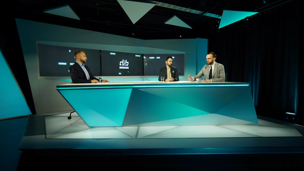 W drugim odcinku programu "Do jednej bramki" w tym sezonie gośćmi Pawła Ciszka byli Mateusz Święcicki i Filip Kapica. Eksperci rozmawiali m.in. o Barcelonie po erze Messiego, celach Lewandowskiego na kolejne lata oraz o Czesławie Michniewiczu i Legii w Lidze Europy. "Do jednej bramki" w każdy poniedziałek na żywo o 12.00 w Interii i Polsat Go.