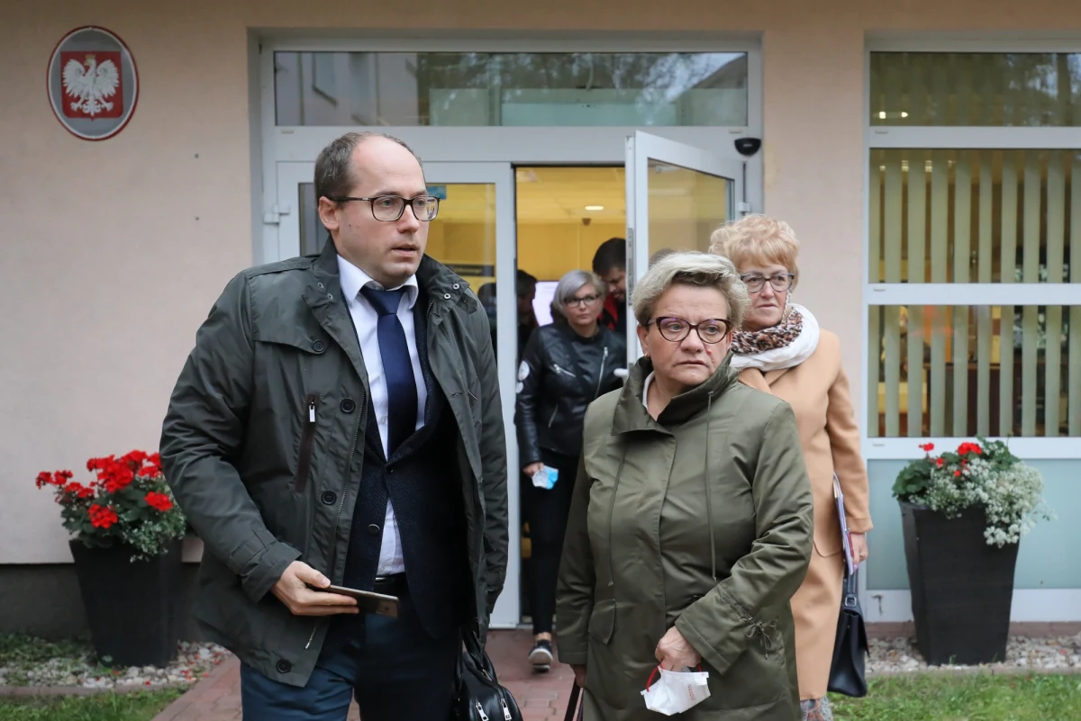Kolejna tura negocjacji w czwartek - to jedyne ustalenie po kilkugodzinnych rozmowach protestujących medyków z przedstawicielami Ministerstwa Zdrowia. W Centrum Dialog w Warszawie stawili się przedstawiciele związków działających w ochronie zdrowia oraz delegacja resortu z nowym wiceministrem Piotrem Bromberem. 