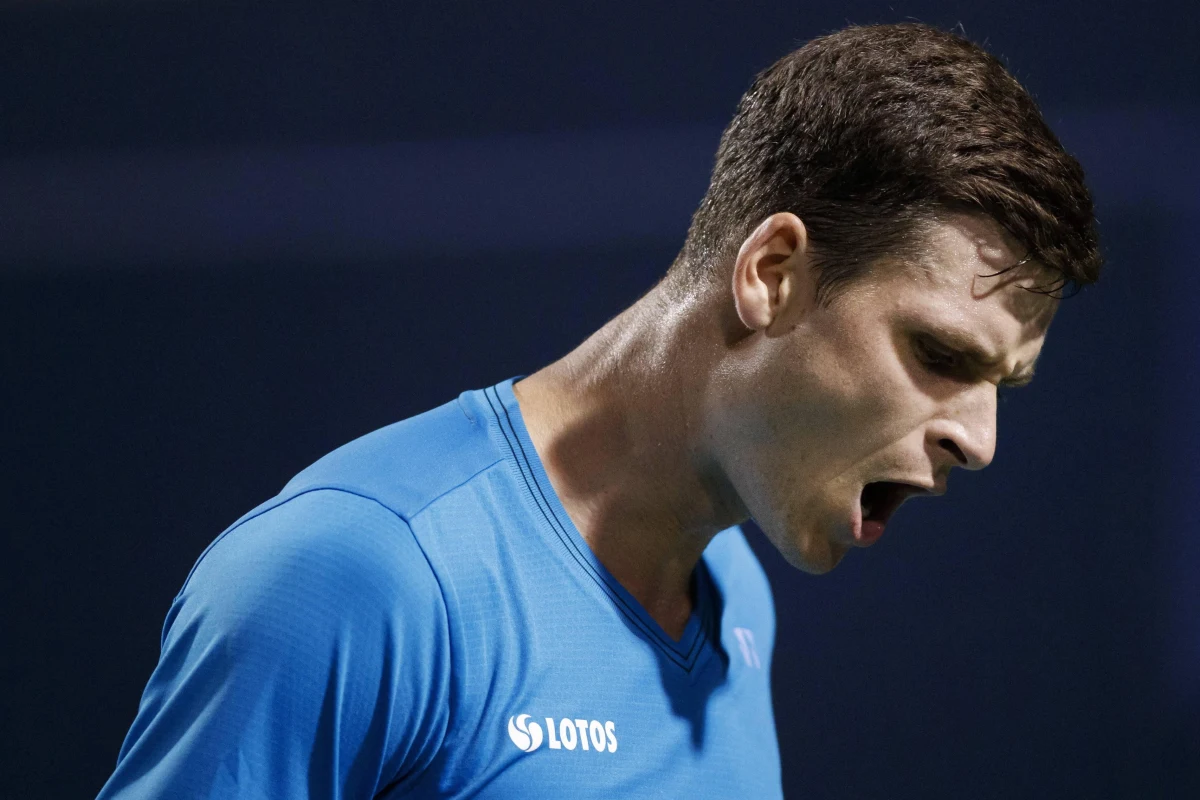 Hubert Hurkacz i Jan Zieliński pokonali Szymona Walkowa i słowackiego tenisistę Igora Zelenaya 6:3, 6:3 w pierwszej rundzie debla w halowym turnieju ATP na kortach twardych we francuskim Metz (pula nagród 419 470 euro).