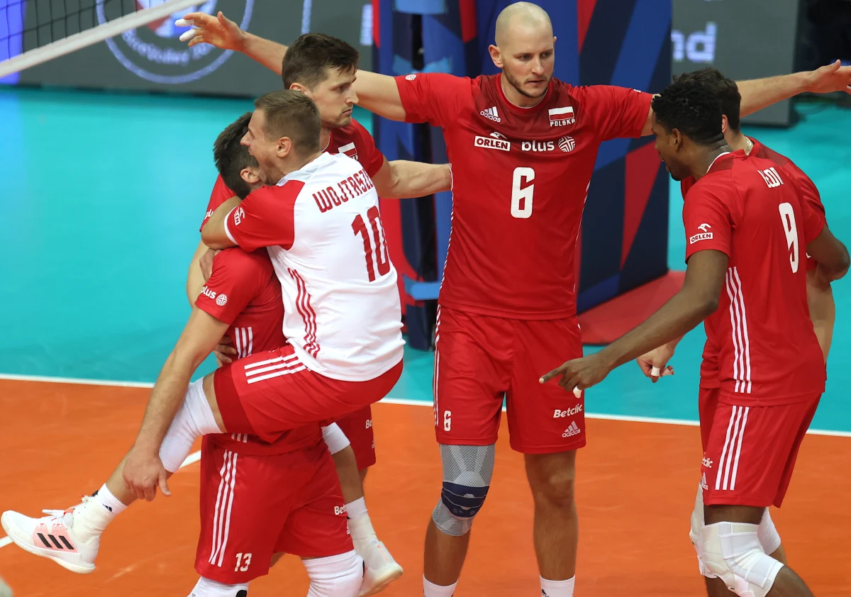 Międzynarodowa Federacja Piłki Siatkowej opublikowała zatwierdzony skład uczestników przyszłorocznych mistrzostw świata mężczyzn w Rosji, w których Polacy będą bronić tytułu. Wśród 24 ekip jest reprezentacja Kataru, debiutująca w imprezie tej rangi.