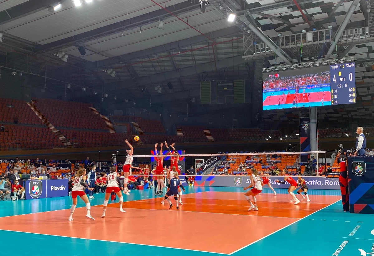 Międzynarodowa Federacja Piłki Siatkowej ogłosiła skład 24 uczestników przyszłorocznych mistrzostw świata kobiet, które odbędą się w Holandii i Polsce. Po raz pierwszy w historii wystąpi Kolumbia, biało-czerwone zagrają w turnieju po 12-letniej przerwie.