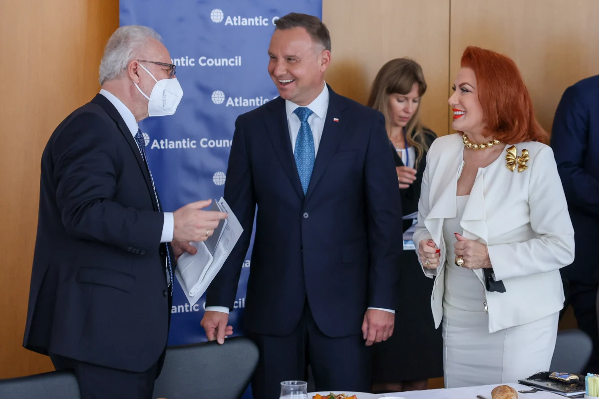 "W tej chwili administracja prezydenta Joe Bidena ma wiele problemów, w tym Afganistan, którym musi się zająć i są to znacznie bardziej pilne potrzeby niż współpraca w relacjach z Polską, w których nic złego się nie dzieje" - powiedział na briefingu w Nowym Jorku prezydent Andrzej Duda pytany o ewentualne spotkanie z przywódcą USA.