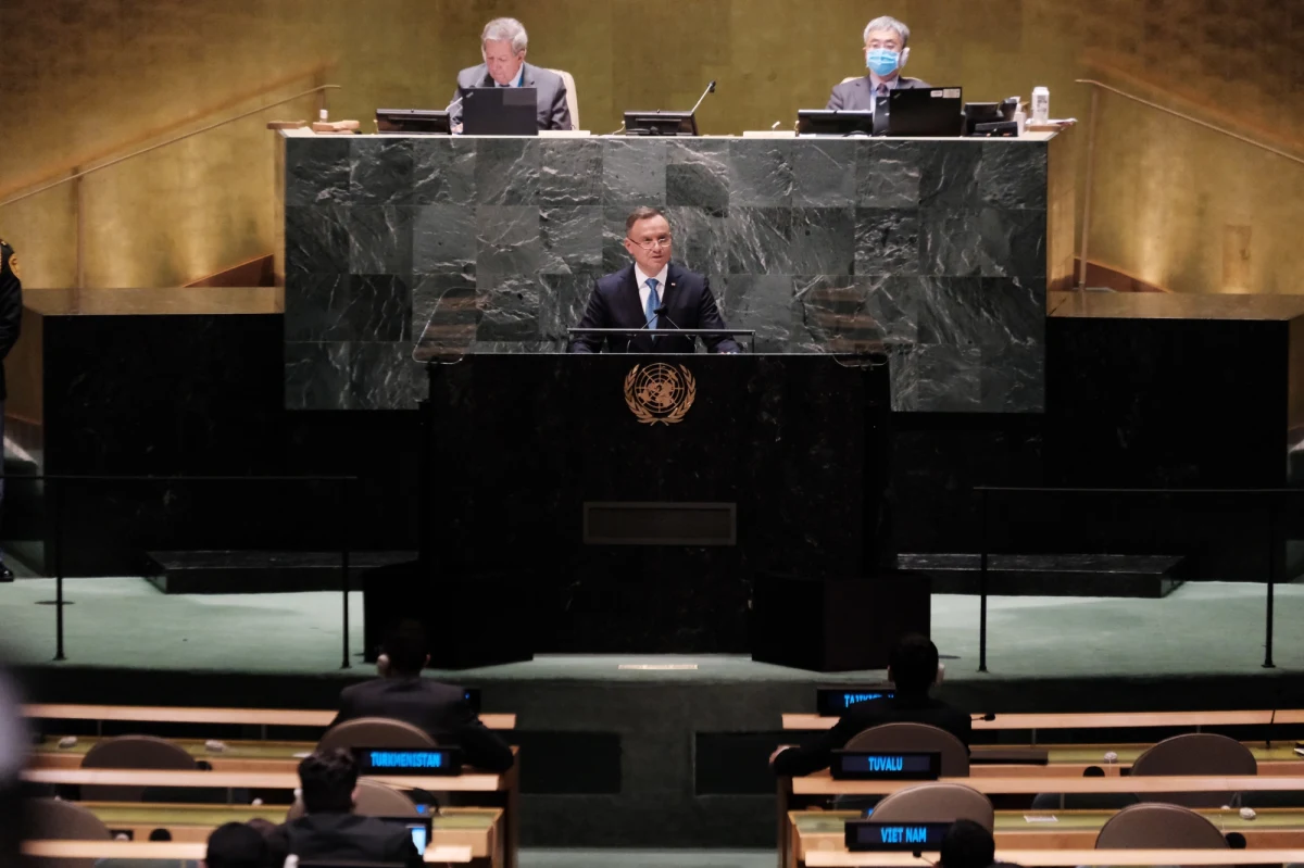 Prezydent Andrzej Duda w przemówieniu na forum Zgromadzenia Ogólnego ONZ oskarżył Białoruś o prowadzenie ataku hybrydowego przeciwko Polsce, Litwie i Łotwie. Zasugerował też, że bogate kraje - w tym Polska - niewystarczająco solidarnie postąpiły w obliczu pandemii, a także wobec konfliktów na Ukrainie, w Syrii czy Libii.
