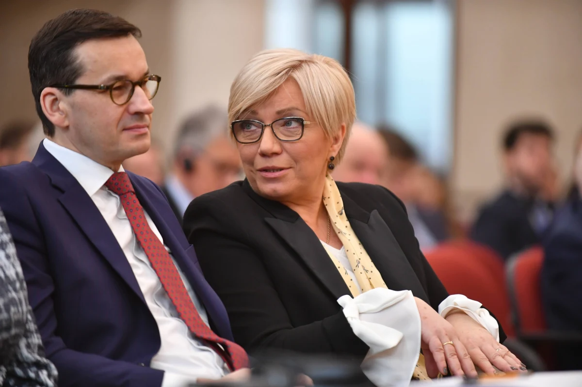 Komisja Europejska czeka na wyrok Trybunału Konstytucyjnego z niepokojem. Już sam wniosek premiera Mateusza Morawieckiego z marca tego roku Bruksela przyjęła z ogromnym rozczarowaniem - bo polski premier do niedawna chciał uchodzić za tę proeuropejską stronę w polskim rządzie, obrońcę Polski w UE. Ten wizerunek Morawieckiego prysł, gdyż swoim wnioskiem do TK wzbudził poważne wątpliwości co do swoich intencji.