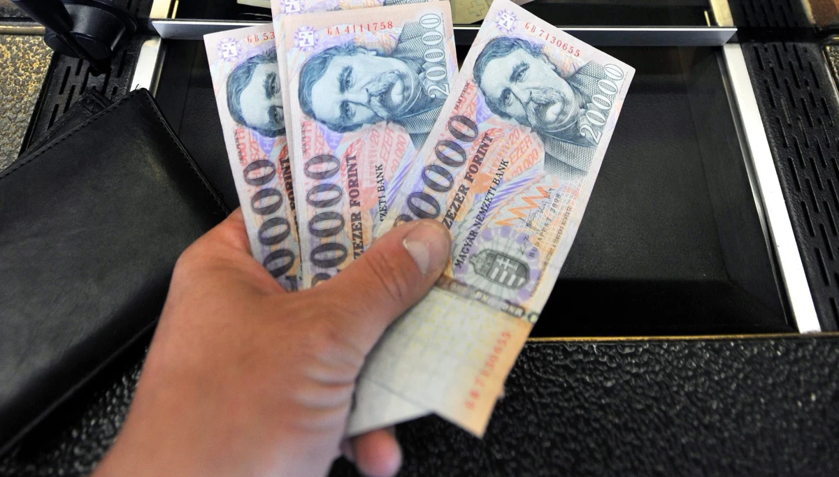 ​Narodowy Bank Węgier już po raz czwarty podniósł stopy procentowe, kontynuując cykl rozpoczęty w czerwcu. Stopa referencyjna wzrosła o 15 punktów bazowych do 1,65 proc. To nieco mniej od oczekiwań analityków, jednak NBW zamierza kontynuować podwyżki do grudnia.