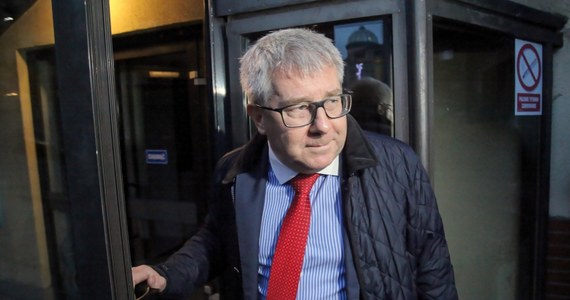 Ryszard Czarnecki zwrócił „część kwoty”, którą – według Europejskiego Urzędu ds. Zwalczania Nadużyć Finansowych – pobrał z Parlamentu Europejskiego nienależnie: chodzi o tzw. kilometrówki, czyli zwrot kosztów podróży służbowych. Według OLAF, europoseł PiS rozliczył te wydatki niezgodnie z wewnętrznymi przepisami europarlamentu. W piśmie przesłanym korespondentce RMF FM Katarzynie Szymańskiej-Borginon biuro prasowe Parlamentu Europejskiego zaznacza jednak, że sprawa jest w toku.