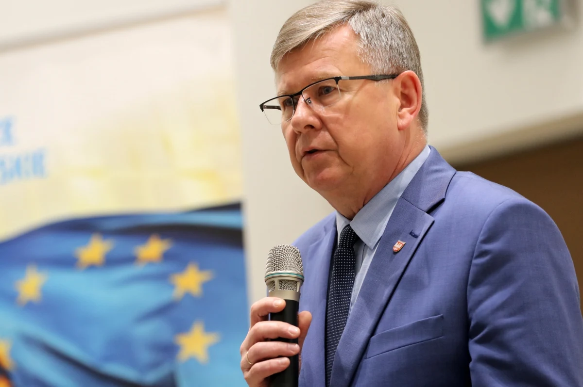 ​Potwierdzają się nieoficjalne informacje RMF FM - Małopolska zmieni tzw. deklarację anty-LGBT. Dziś oficjalnie przyznał to marszałek województwa Witold Kozłowski. Zmiany mają być procedowane na najbliższej sesji w poniedziałek.