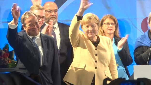 Kilka dni przed wyborami w Niemczech kanclerz Angela Merkel przyjechała do Stralsund, aby wziąć udział w wiecu poparcia dla kandydata CDU Armina Lascheta. Przemówienia polityków zakłócali protestujący z transparentami. To przeciwnicy lockdownu i postanowień kanclerz Merkel w związku z walką z pandemią. 