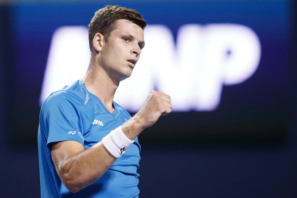 ​Hubert Hurkacz i Jan Zieliński pokonali Austriaków Olivera Maracha i Philippe Oswalda 6:3, 6:4 w drugiej rundzie debla w halowym turnieju ATP na kortach twardych we francuskim Metz (pula nagród 419 470 euro) i awansowali do półfinału.