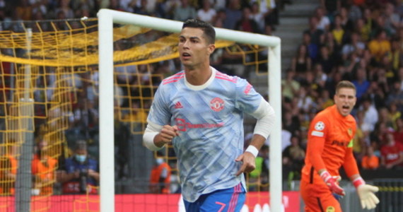 Portugalski napastnik Cristiano Ronaldo, aktualnie zawodnik Manchesteru United, jest najlepiej opłacanym piłkarzem na świecie. Na szóstej pozycji listy rankingowej przygotowanej przez magazyn ekonomiczny "Forbes" jest Robert Lewandowski z Bayernu Monachium.