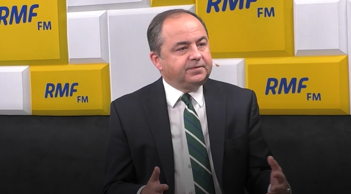 "Polska nie może pozwolić na to, aby jakikolwiek akt, także akt europejski, powodował zaburzenia bezpieczeństwa energetycznego i bezpieczeństwa ogólniejszego całego regionu. Będziemy podejmowali dalsze kroki procesowe, nie wyłączając oczywiście również rozmów ze stroną czeską" - stwierdził w Porannej rozmowie w RMF FM minister ds. Unii Europejskiej Konrad Szymański, pytany o decyzję Trybunału Sprawiedliwości Unii Europejskiej, nakazującą Polsce płacenie 500 tys. euro kary za każdy dzień funkcjonowania kopalni Turów. "Na tym etapie Polska nie płaci żadnych kar z tego powodu" - zapewnił. 