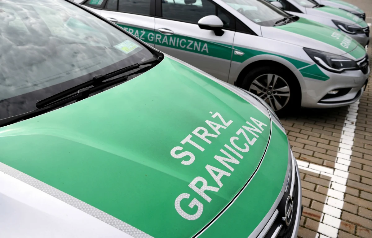 Nie ma na razie jednomyślności wśród mundurowych związków zawodowych w sprawie propozycji resortu spraw wewnętrznych i administracji dotyczącej wzrostu wynagrodzeń funkcjonariuszy. Ministerstwo proponuje, by w przyszłym roku ich pensje wzrosły o 677 złotych brutto. Na tę ofertę przystali policyjni związkowcy.