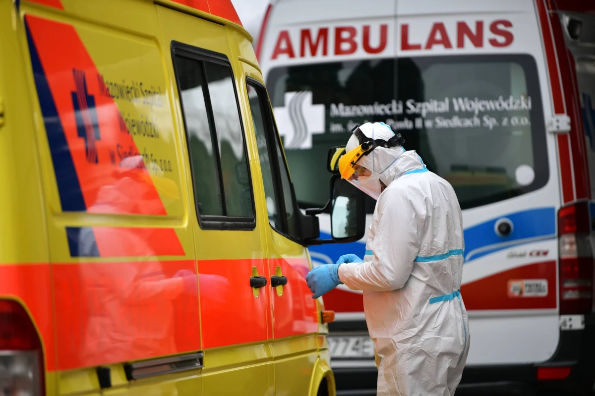 Dokładnie rok temu dobowa liczba zakażeń była taka sama jak dziś: 974 potwierdzone przypadki. Dlaczego tak się dzieje, skoro w ciągu roku zyskaliśmy dostęp do szczepień? 
