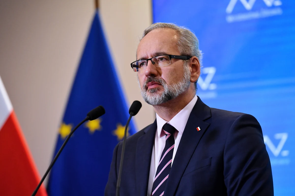 ​Tak wyglądają skutki nawoływania do agresji i nienawiści z mównicy sejmowej. Niech każdy sobie odpowie, czy hejt należy tolerować - napisał minister zdrowia Adam Niedzielski na Twitterze w nawiązaniu do tweeta farmaceutki Olgi Sierpniowskiej.