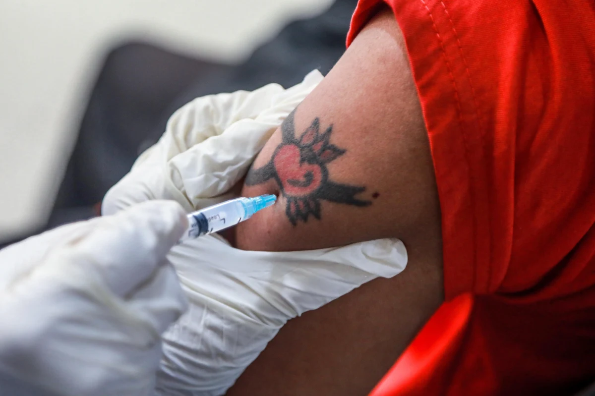 813 nowych zakażeń koronawirusem potwierdzono w Polsce ostatniej doby - poinformowało Ministerstwo Zdrowia. Tym samym potwierdziły się nieoficjalnie informacje dziennikarza RMF FM Michała Dobrołowicza o ponad 800 nowych przypadkach. Ostatniej doby zmarło 14 chorych na Covid-19. Bilans epidemii koronawirusa w Polsce to 2 901 674 zakażonych. Nie żyje 75 551 spośród nich.