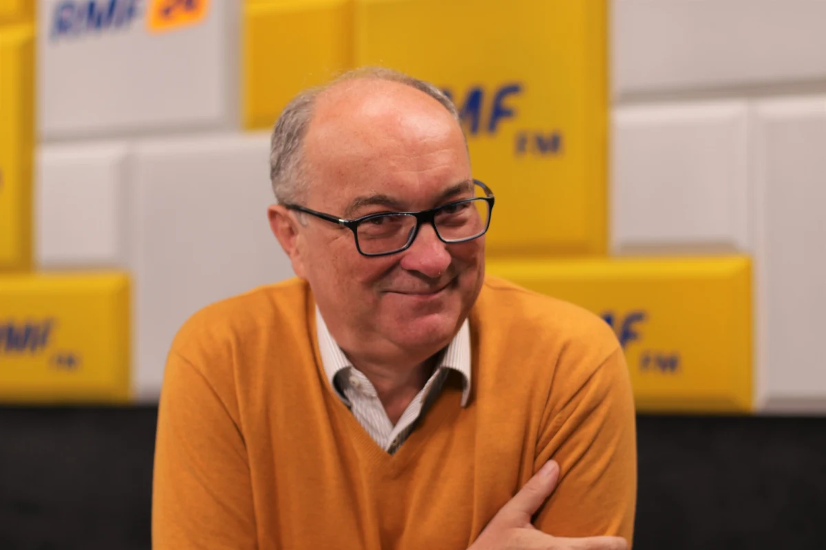 „Polska nie powinna nigdy doprowadzić do takiego stanu, żeby był taki wyrok” – tak o kryzysie wokół kopalni Turów i nałożeniu na nasz kraj kary pół miliona euro dziennie mówił w Porannej rozmowie w RMF FM szef Lewicy Włodzimierz Czarzasty. „Jeżeli chodzi o Turów, to jest, uważam, skandal po wszystkich stronach. Po pierwsze: trzeba było ludziom, którzy tam pracują, powiedzieć kiedyś: ‘Turów będzie zamknięty’. Po drugie: trzeba było zabezpieczyć ich interesy. Po trzecie: trzeba było dogadać się z Czechami. Po czwarte: trzeba było mieć w Unii Europejskiej pozycję taką, żeby wytłumaczyć swoje stanowisko. Po piąte: nie oszukiwać narodu. Bo po cholerę ten premier opowiadał, że wszystko załatwił? G... załatwił. Nie załatwił” – komentował Czarzasty. Zaznaczył również, że "wyroki trzeba respektować". "Nie uciekniemy od tego. Polska niestety musi płacić" - podsumował.